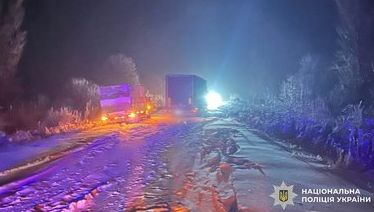 Детальніше про статтю В Одеському регіоні снігопад призвів до заторів на дорогах та вилучення транспортних засобів