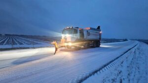 Детальніше про статтю Ситуація на дорогах Одещини: Обмеження руху через сніжний циклон