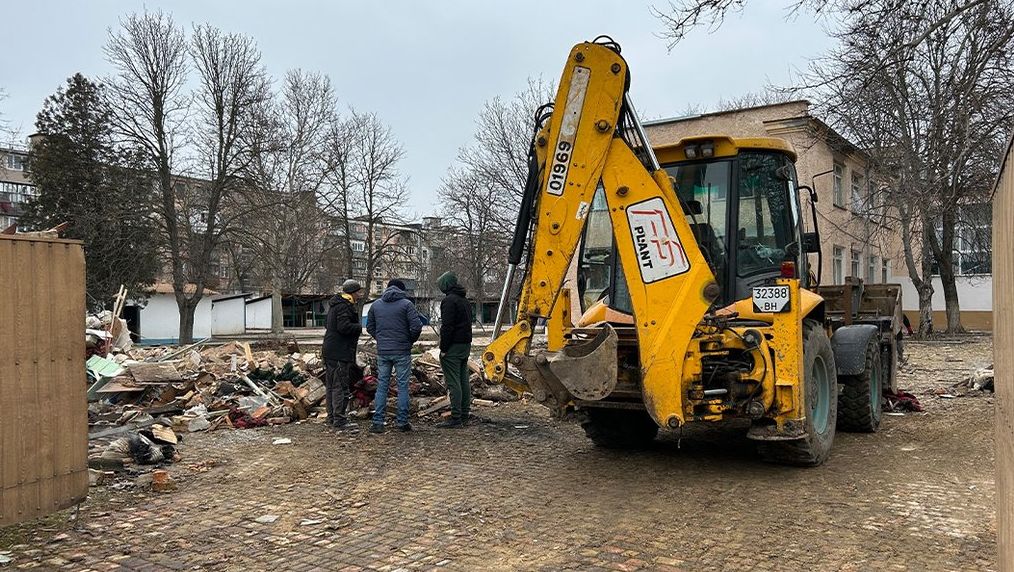 Детальніше про статтю Зруйновані Будинки в Ізмаїлі Після Атаки: Огляд Пошкоджень та Допомога Постраждалим