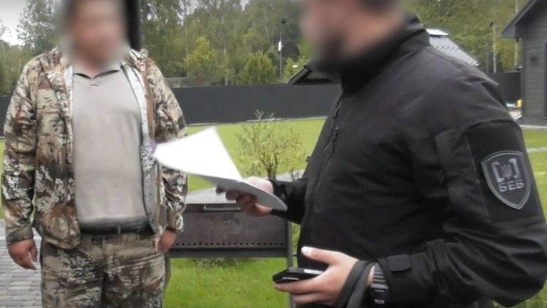 Детальніше про статтю Депутата та спільники затримано при вивезенні контрабандної деревини