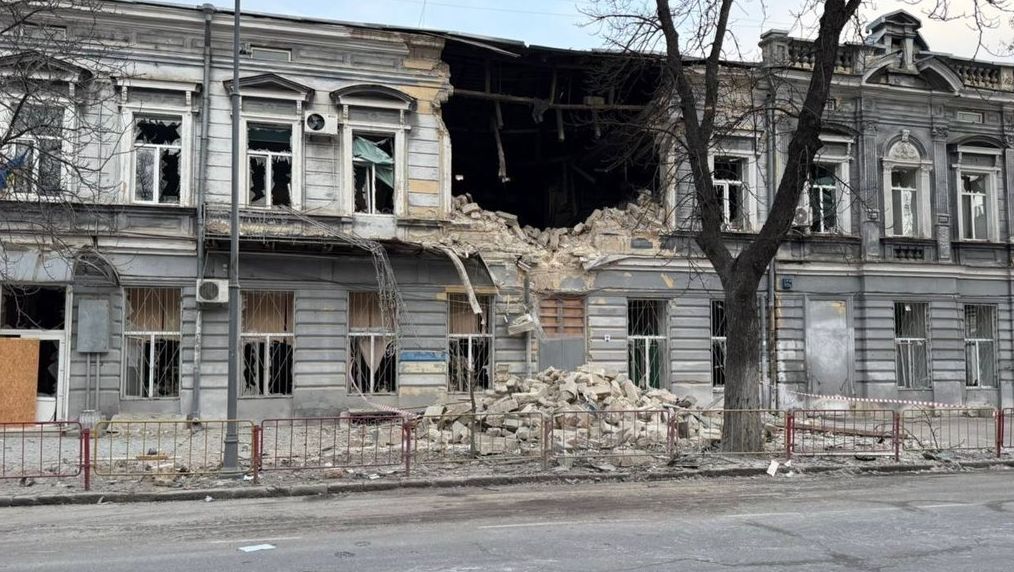 Детальніше про статтю Ушкодження Юридичного ліцею в Одесі