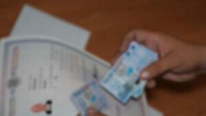 Детальніше про статтю В Одесі спіймали чоловіка, який виготовляв підроблені документи для виїзду