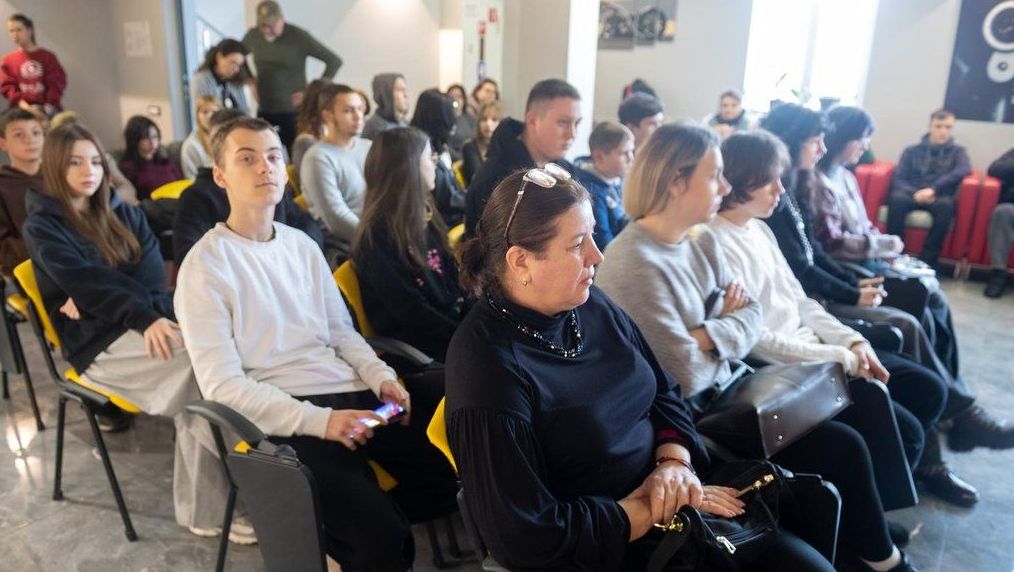 Ви зараз переглядаєте Молодь Одеси отримала підтримку: стрілецьке навчання для родин загиблих героїв