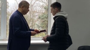 Детальніше про статтю Одеській родині військового вручили державну нагороду