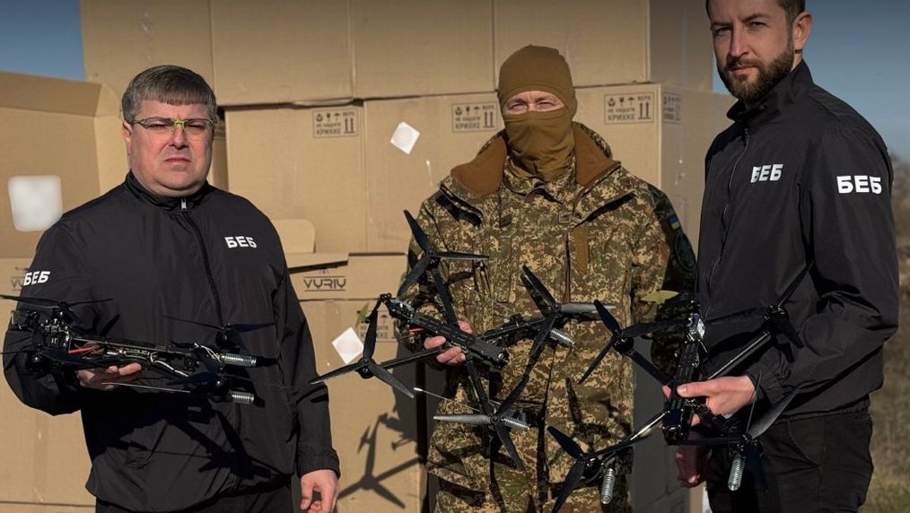 Детальніше про статтю БЕБ направив кошти від порушення на придбання дронів для військових
