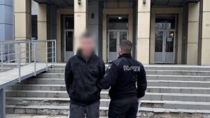 Детальніше про статтю Затримано молодого одесита, підозрюваного у підпалі автомобіля