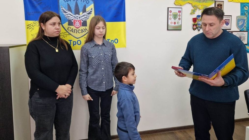 Детальніше про статтю В родині військового з Одещини вручили посмертну нагороду “За мужність”
