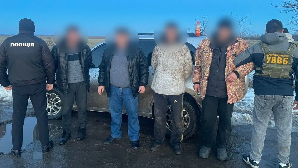Детальніше про статтю В Одесі викрили схему незаконного переправлення через кордон
