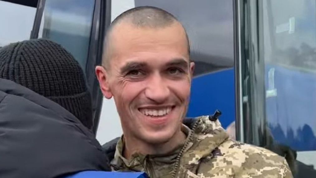 Детальніше про статтю Одеського воїна повернули з полону в рамках обміну