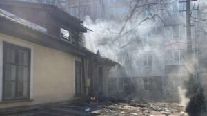 Детальніше про статтю Обстріл Чорноморська БпЛА: Пошкоджена нежитлова споруда