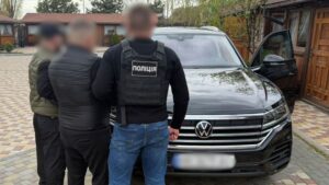 Детальніше про статтю Схема незаконного виїзду з України: деталі справи в Одесі