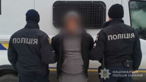 Детальніше про статтю Викрадення та примушування до проституції: обвинувачення трьом чоловікам в Одесі