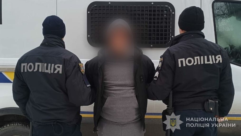 Детальніше про статтю Викрадення та примушування до проституції: обвинувачення трьом чоловікам в Одесі