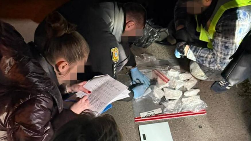 Детальніше про статтю В Одесі судитимуть чоловіка у справі про постачання кокаїну з Іспанії та нарколабораторію