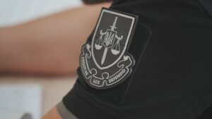 Детальніше про статтю Затримання підозрюваного у підпалі військового авто в Одеській області