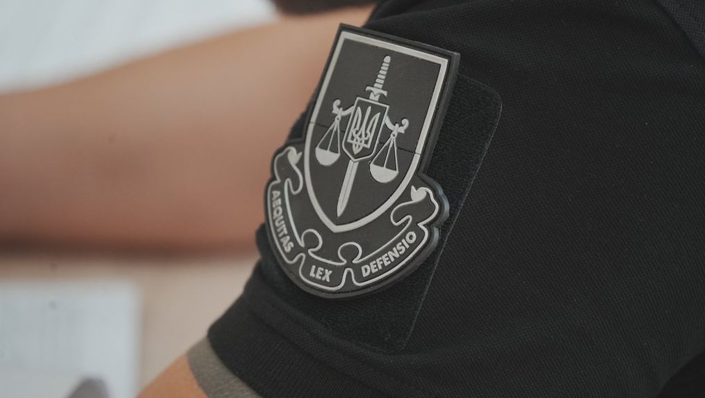 Детальніше про статтю Затримання підозрюваного у підпалі військового авто в Одеській області
