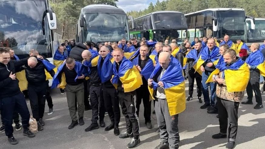 Детальніше про статтю Вісім військових 35-ї бригади повернулися з російського полону