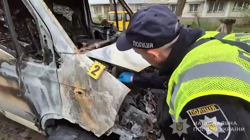 Детальніше про статтю Підпал мікроавтобуса в Пересипському районі: в Одесі оголосили підозру місцевому жителю