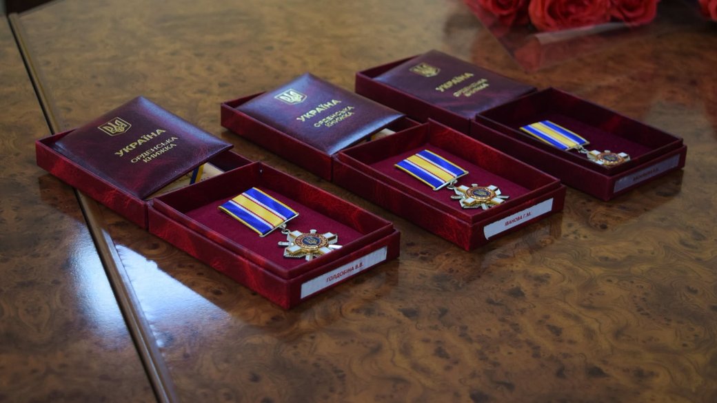 Детальніше про статтю Родинам полеглих воїнів з Одещини вручили ордени «За мужність»