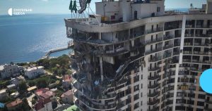 Детальніше про статтю Наслідки масованої атаки на Одещину: завершено рятувальні роботи у 25-поверхівці