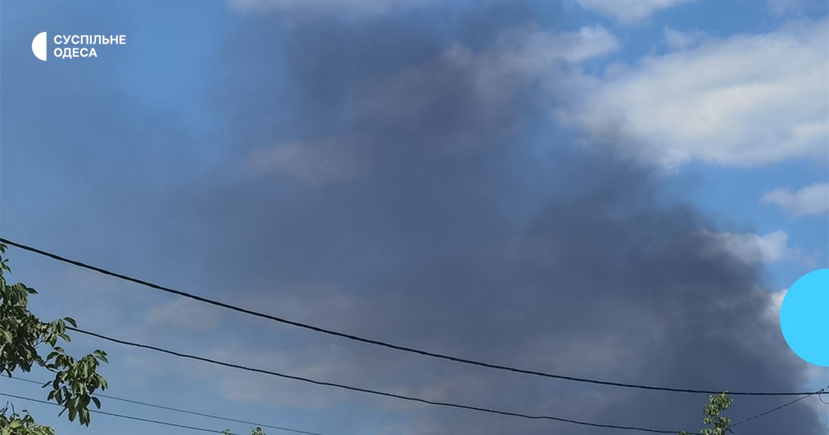 Детальніше про статтю Вибух та пожежа в Одесі під час повітряної тривоги