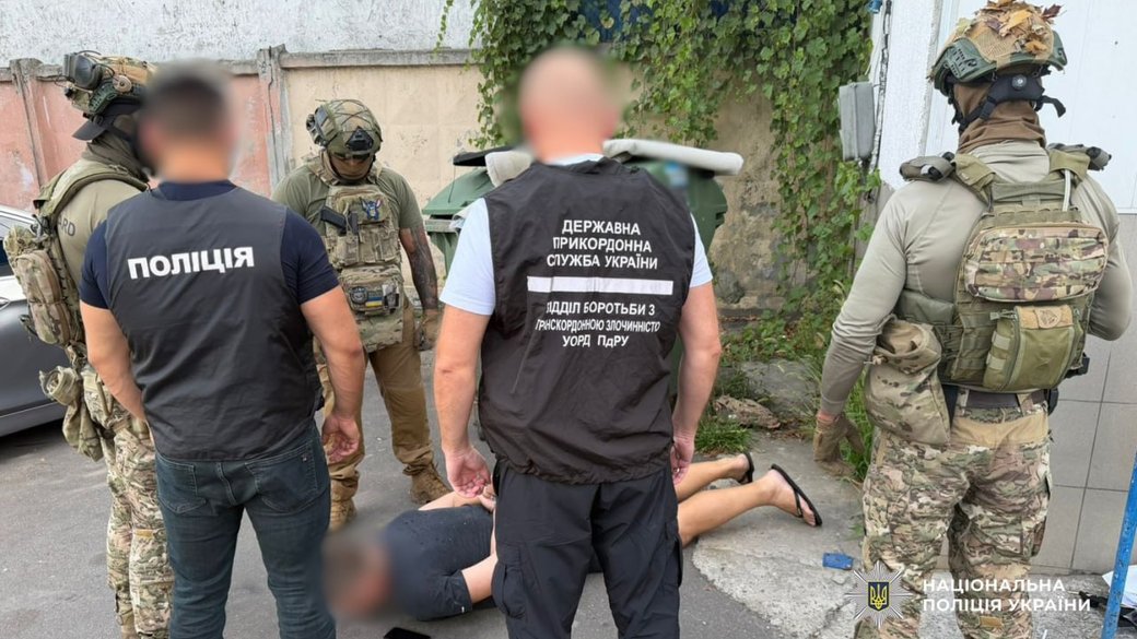Детальніше про статтю В Одесі затримали чоловіка за незаконний збут зброї