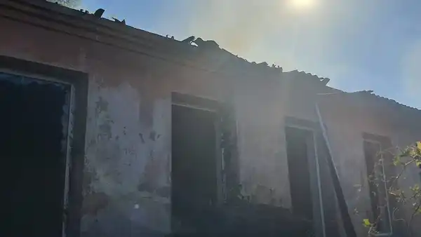 Детальніше про статтю Наслідки атаки РФ на Ізмаїльський район: пожежа у спортшколі та загоряння сухої трави