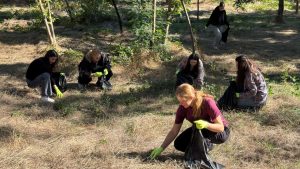 Детальніше про статтю Одесити долучилися до Всесвітнього дня прибирання у парках міста