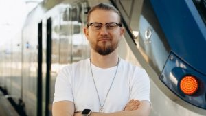 Детальніше про статтю Одеський підприємець житиме в магазині заради порятунку дітей