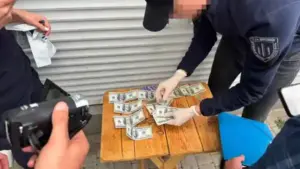 Детальніше про статтю На Одещині викрито посадовця Держпродспоживслужби на хабарі у 5 тисяч доларів