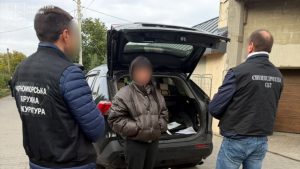 Детальніше про статтю Хабар у 30 тисяч доларів: на Одещині затримали посадовицю сільради