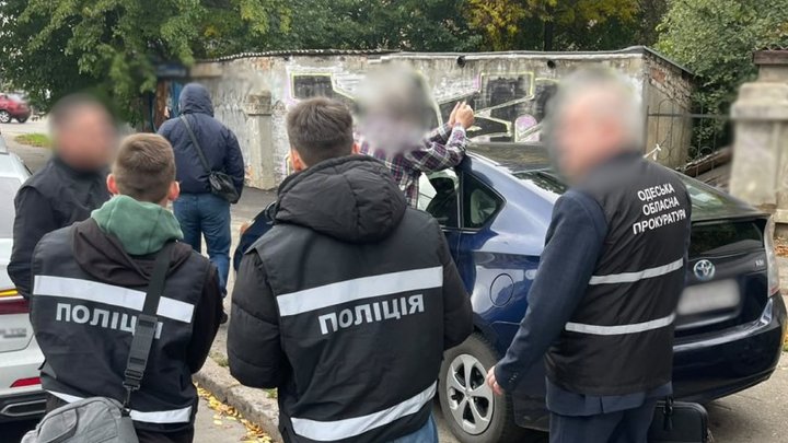 Ви зараз переглядаєте На Одещині адвоката підозрюють у вимаганні 3300 доларів за переведення військового у СЗЧ до тилу