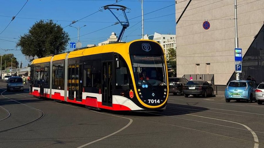 Ви зараз переглядаєте В Одесі відновили рух трисекційних трамваїв на маршруті №7