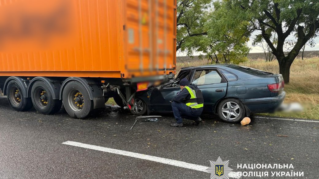 Ви зараз переглядаєте Смертельна ДТП на Одещині: легковик в’їхав у вантажівку